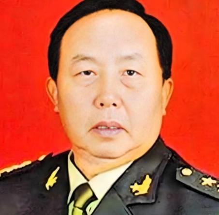 谁能想到，一个18岁穿上军装的四川娃，凭着一身硬骨头和活脑子，42岁就坐上副总参