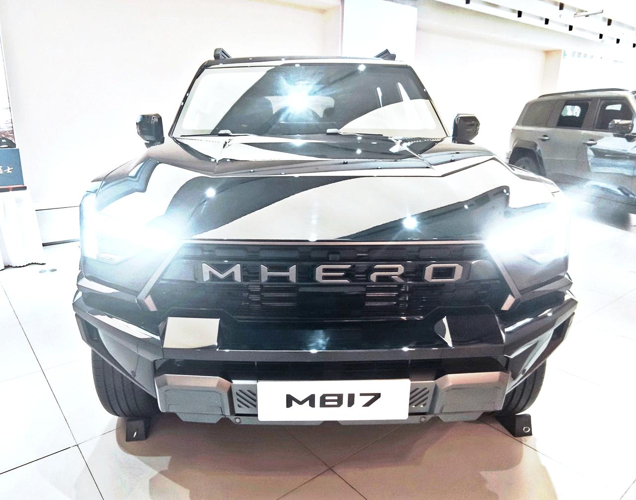 硬派越野SUV《猛士M817》全新猛士M817惊艳上市，定位30万级豪华