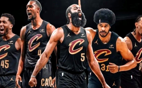 当哈登从布鲁克林、费城再到洛杉矶一路换站时，最刺眼的不是转会新闻，而是队友的温差