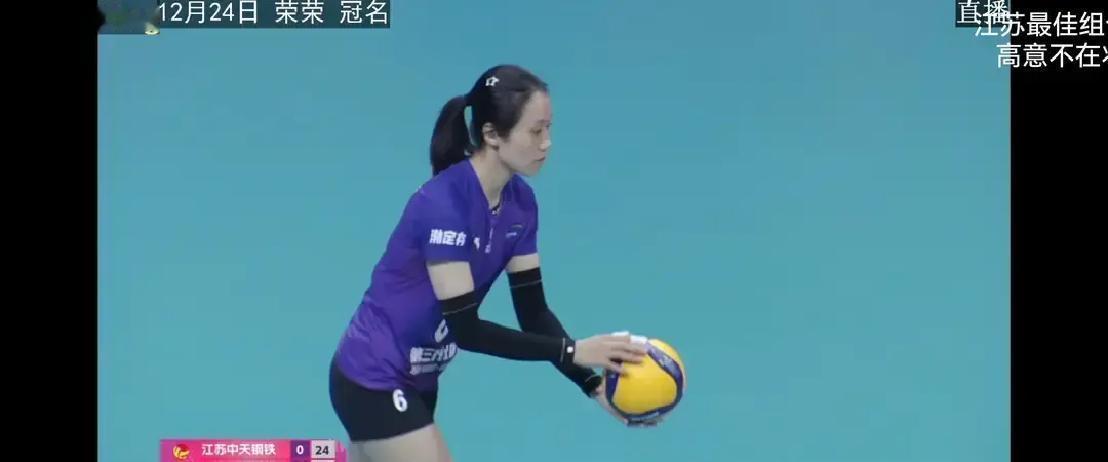 别信大比分落后就没戏。江苏女排第三局撕开天津队的那道口子，就用了两招。盯着