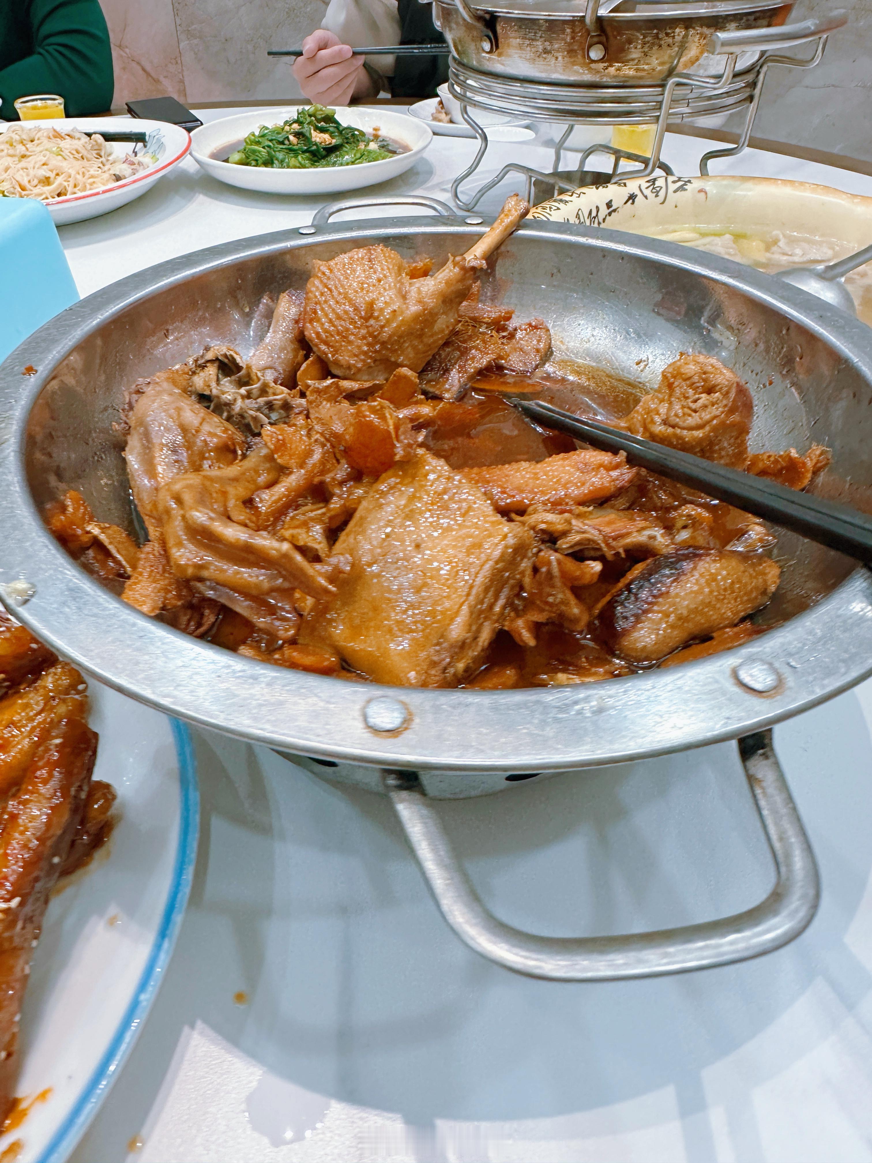 晋江泉州暖和啊，歇一天！感谢我福建队的大哥款待，邀请我好多年来主场看看，也没机