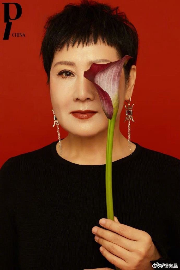 张凯丽大女主气场谁懂张凯丽这种多元魅力的含金量，既能舒展洒脱地开怀大笑，也能