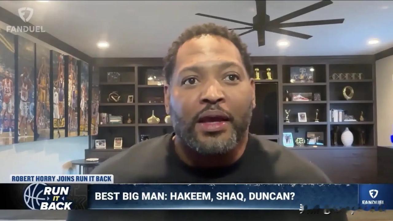 前NBA球员罗伯特-霍里在一档节目中谈到了自己职业生涯合作过的前三内线。霍里