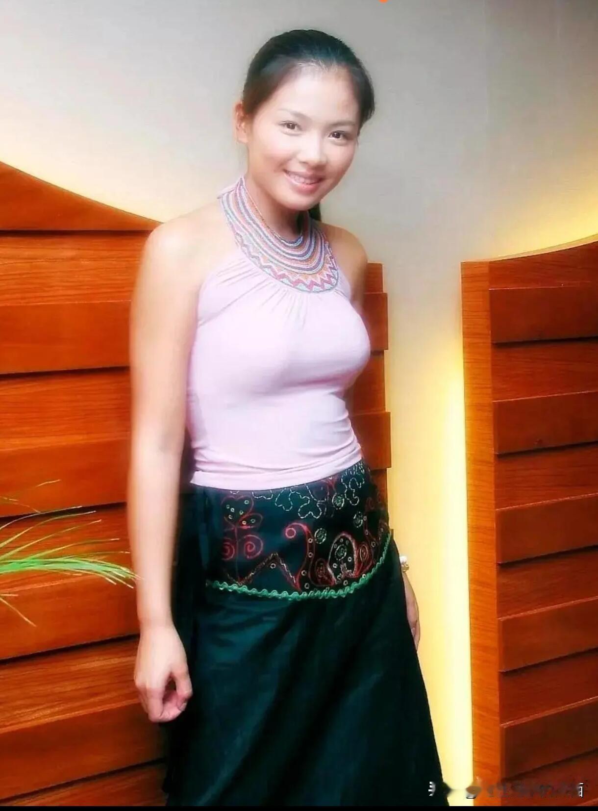 原来刘涛年轻时候长这样，长相和气质跟大美女确实一点也挨不到边，普普通通，平平无奇