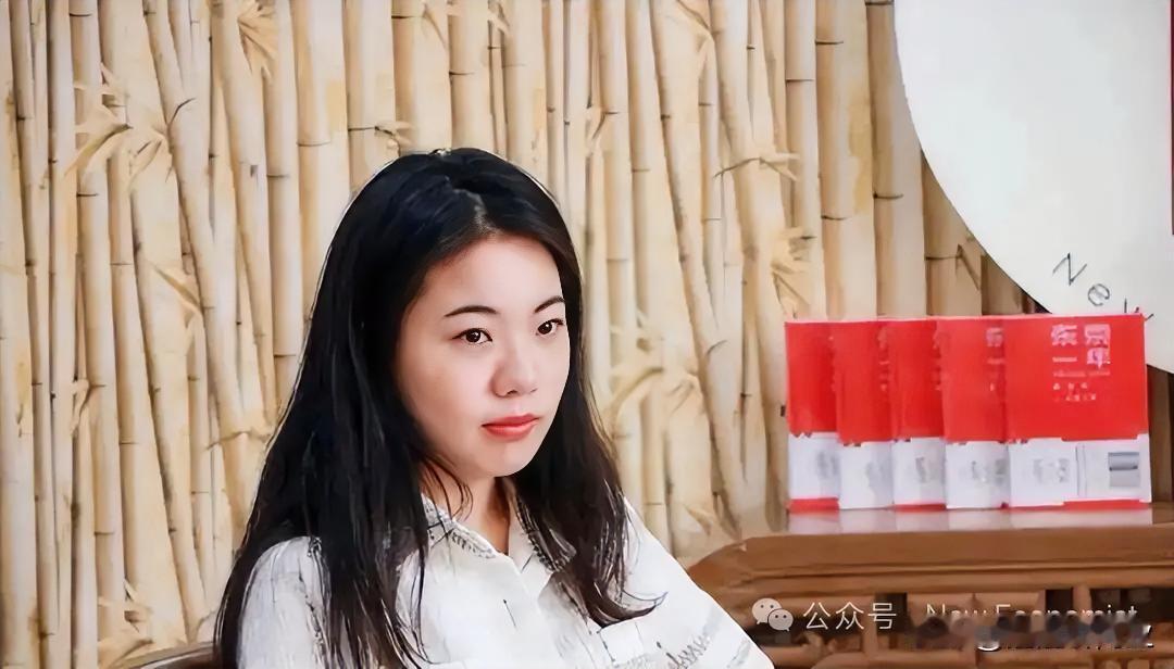 中国人民大学终于撤销了蒋方舟的学位。事件背后是层层核查推进的结果，前期肖鹰教