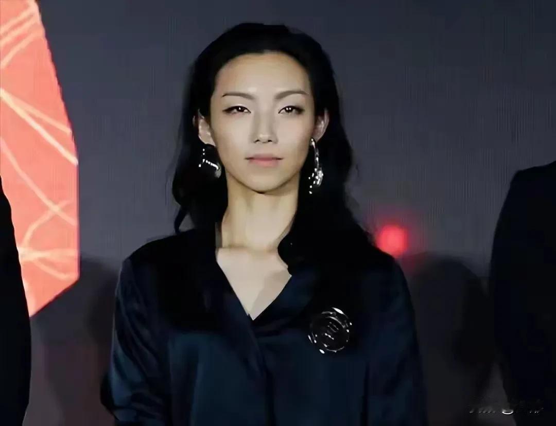 这女的真是丑，我还以为是我的审美有问题，那尔那茜这长相真不敢恭维，当时看到封神剧