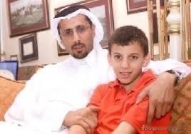 一个阿拉伯小男孩问他的父亲：“你戴的那顶奇怪的帽子是什么？”父亲说：“为什么