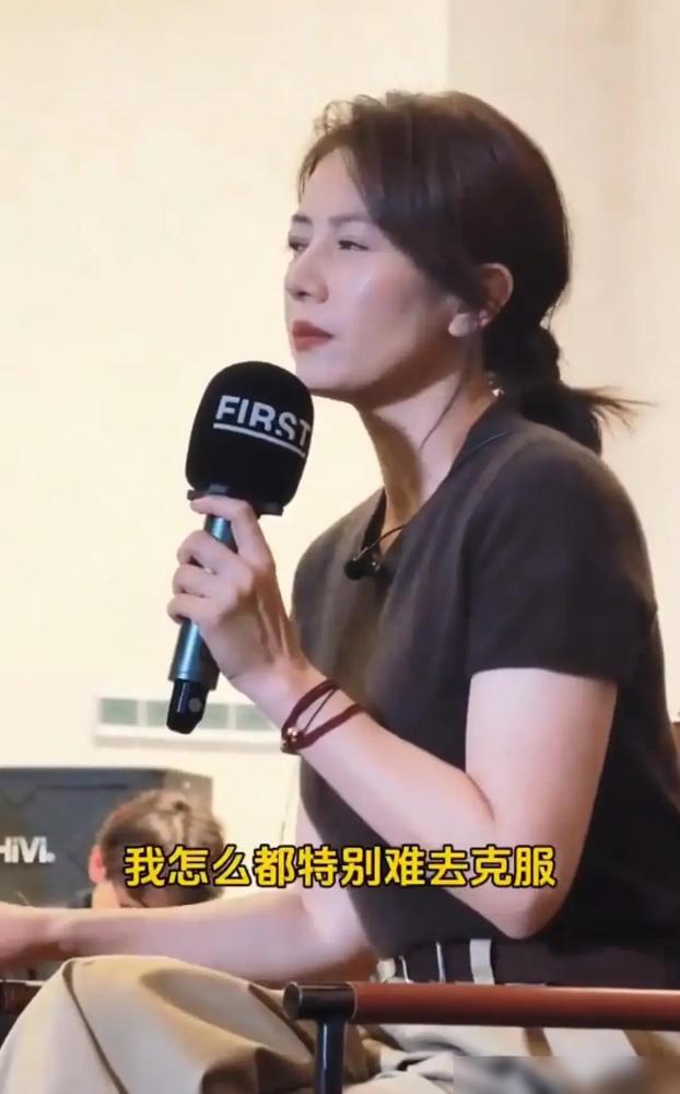 高圆圆嘴上说赵又廷不抽烟，结果老公却烟不离手，这夫妻俩到底演的哪一出？节目