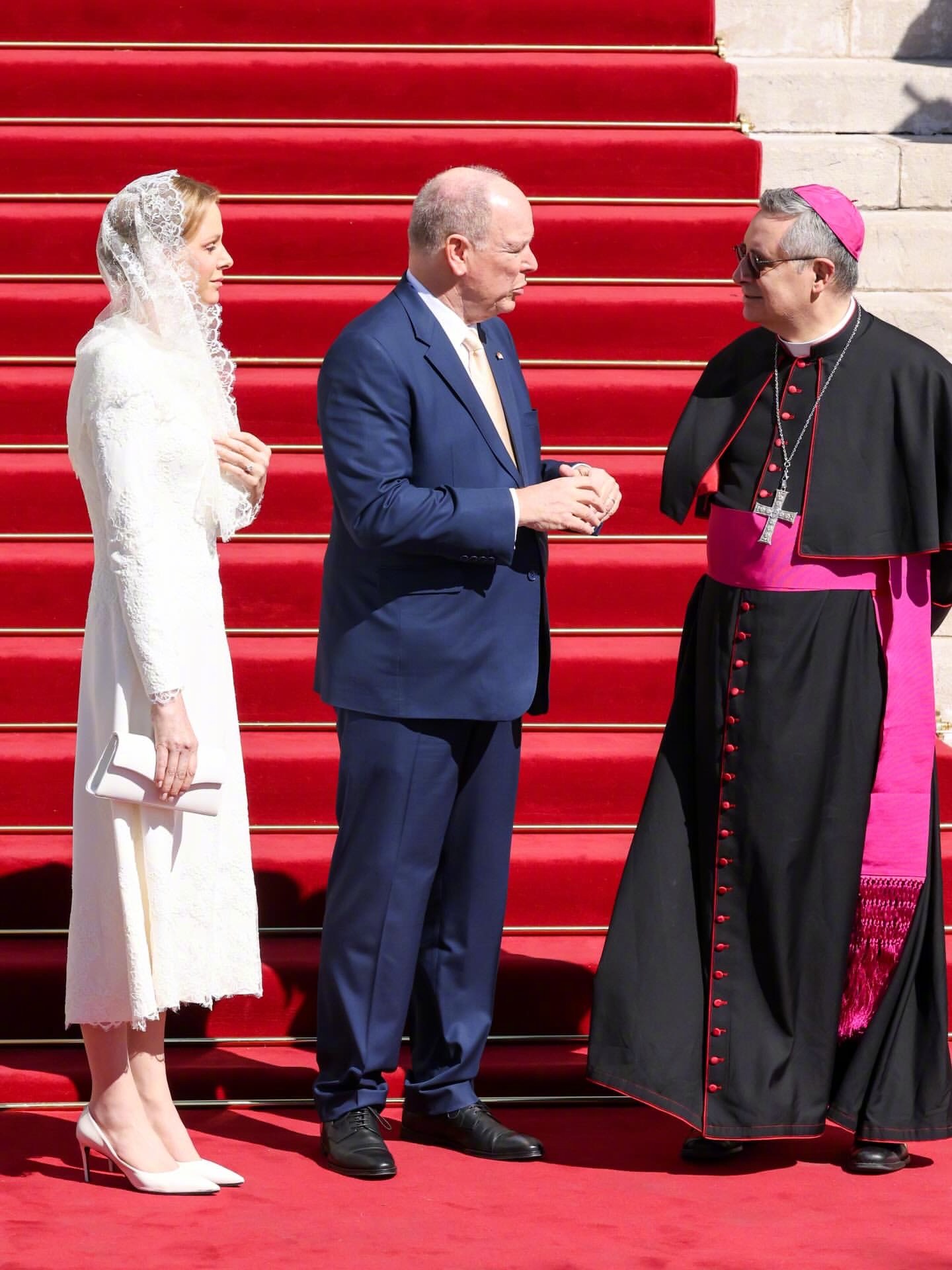 摩纳哥王室迎来教皇利奥十四世的历史性访问，阿尔贝二世和夏琳王妃、卡罗琳公主、夏洛