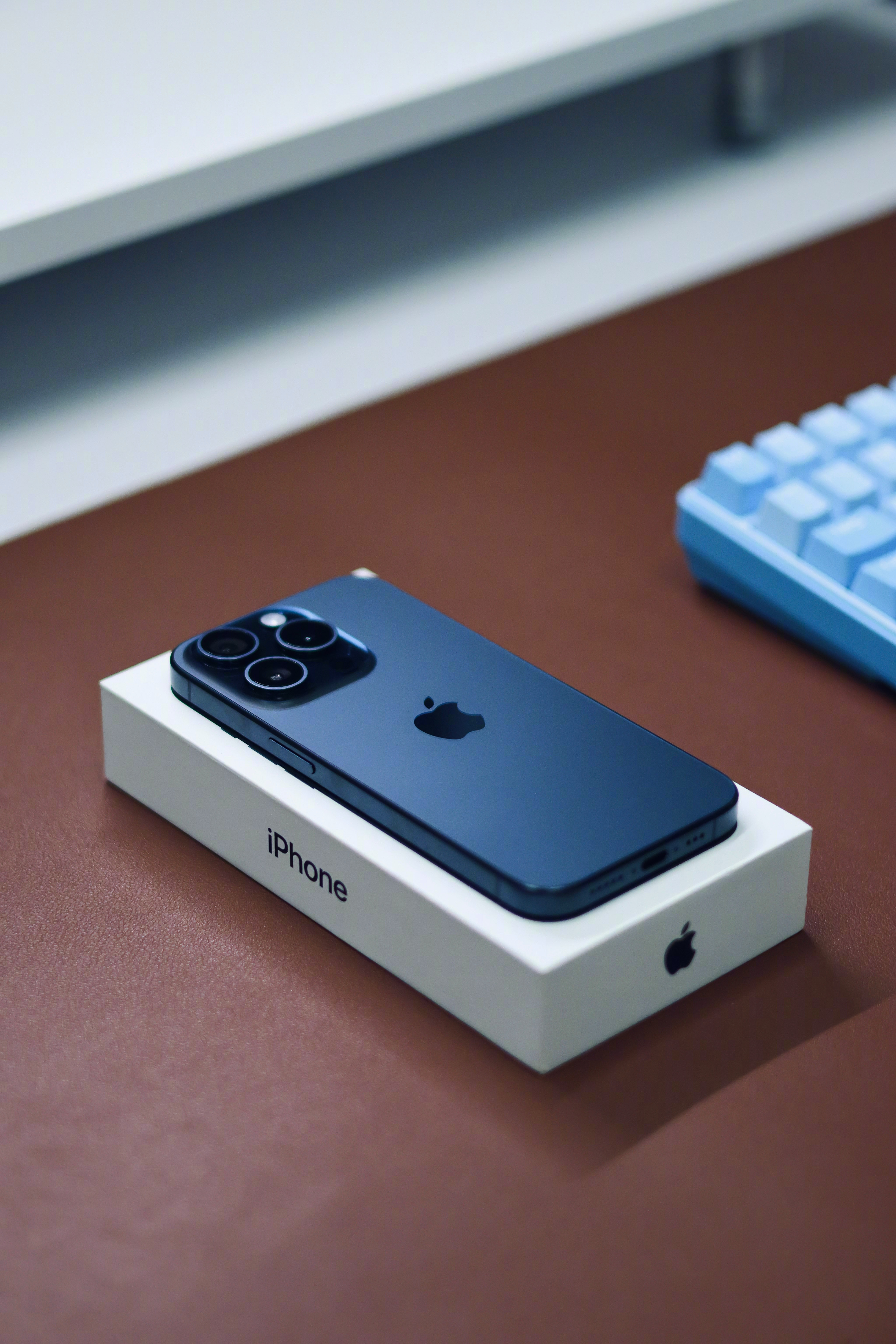 说实话，这么多年使用过多款iPhone，要说我最喜欢、最顺手、尺寸、手感（材质方