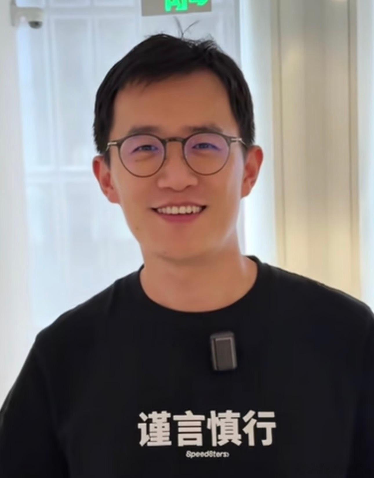 王腾在微博开启养成系创业硬件行业习惯把新品藏到发布会，一次性释放所有信息，王腾的