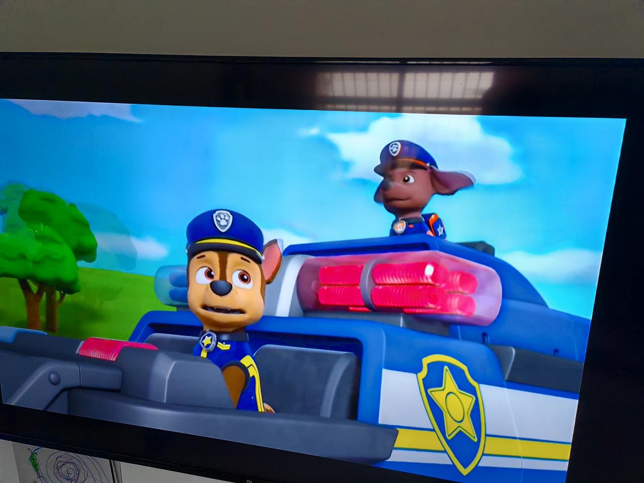 现在的小孩真是聪明！阿泽6岁，放寒假了，天天看动画片。妈妈为保护他的眼睛，