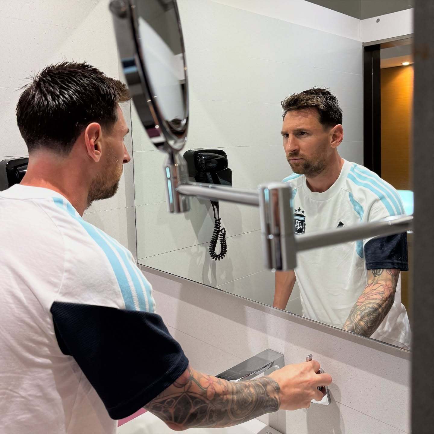 阿根廷跟队理发师丹尼：LM💈