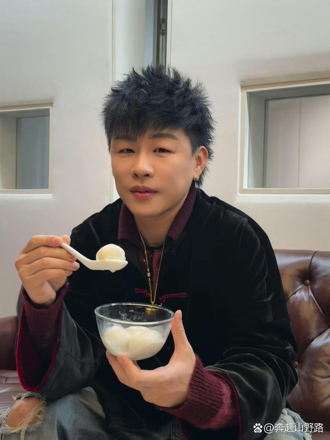 1.任泉是圈内人公认的投资小能手，每个项目都大赚特赚，但冉莹颖跟风参股的那些都亏了。2.胡彦斌谈恋爱
