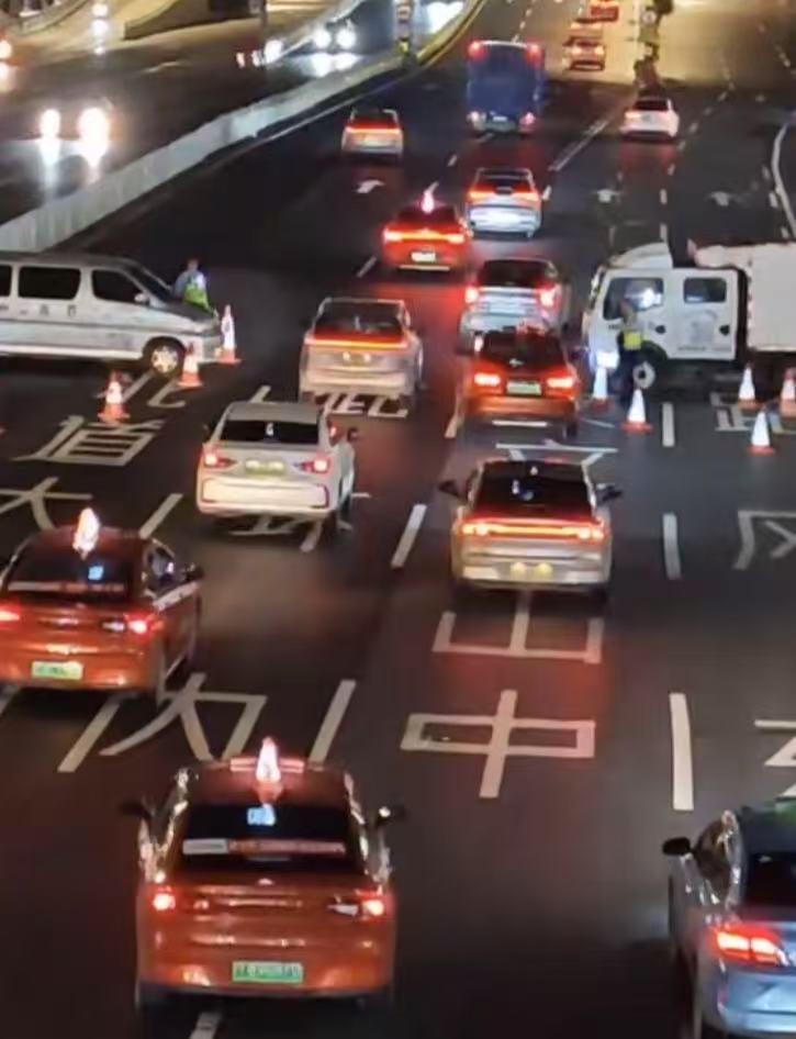 “人大代表可以喝酒，但不可以开车！”6月18日凌时一点左右，广州天河车陂路交