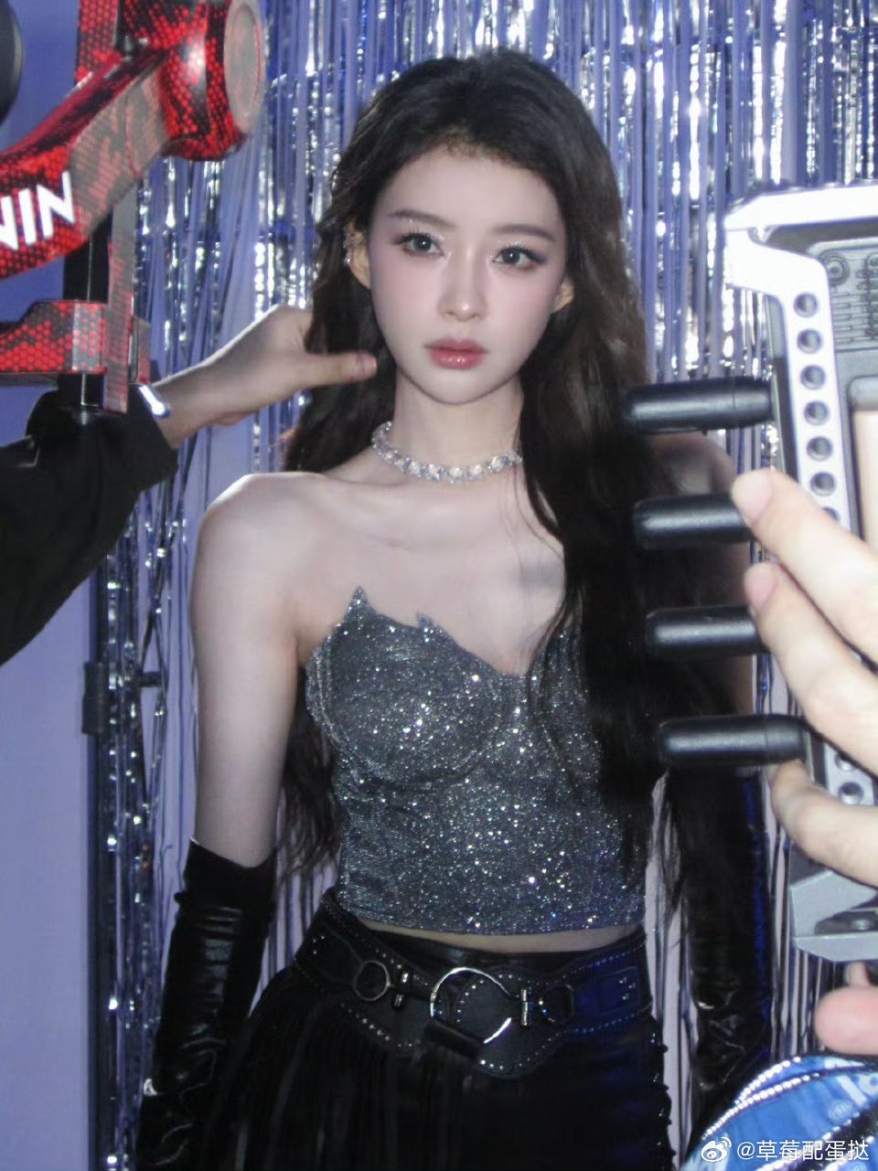 孙怡好美的洋娃娃孙怡乘风造型封神！落泪镜头美到心颤，精致五官像洋娃娃，初舞台辣