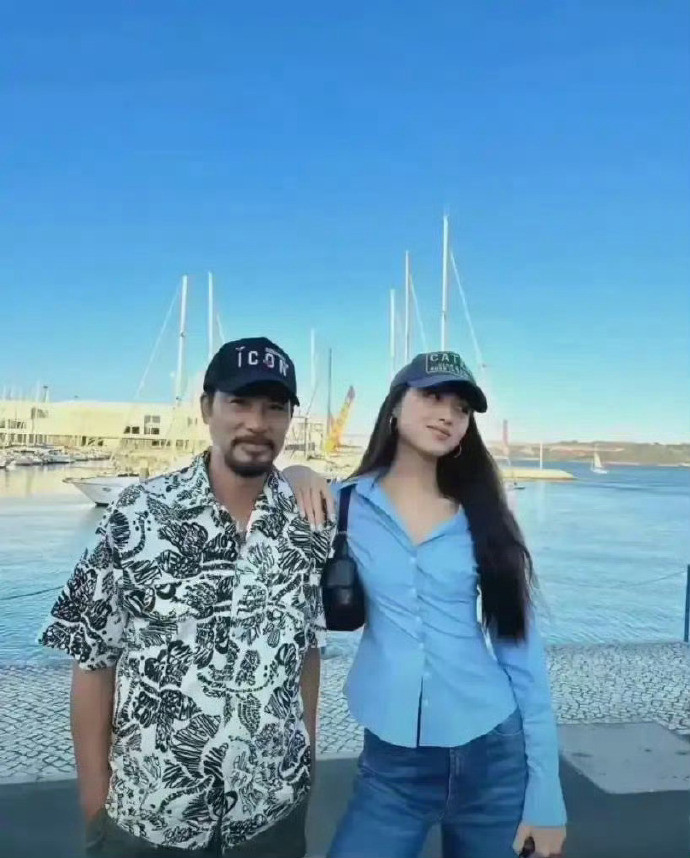 同样两个人，相隔14年。不得不说，小棉袄变成了大美人