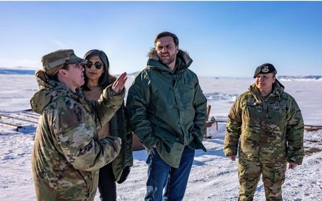 丹麦完全不怕美国的武力入侵，因为格陵兰岛上根本就没什么好轰炸的，只有个美国的军事