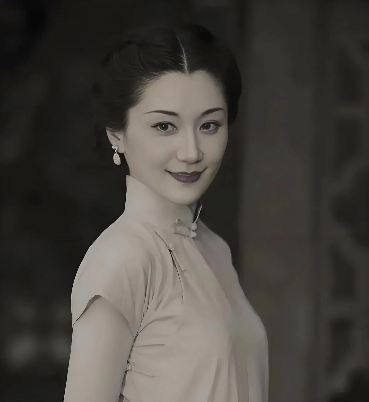 1930年，杜月笙的发妻沈月英，和表哥私会，过后，她含泪嘱咐表哥：你今夜就离开上