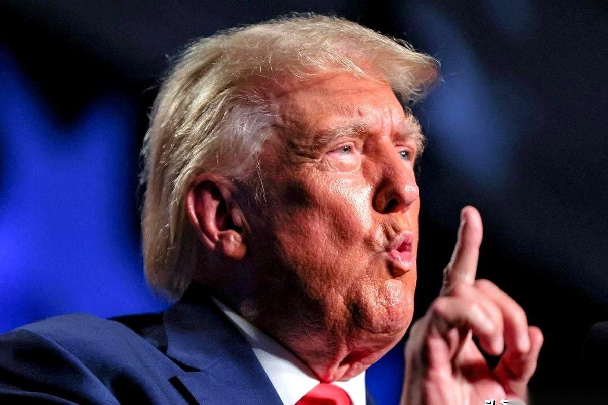 真绝了。一个国家的头儿，跑到人家工厂里，跟一个普普通通的打工人，当着所有人的面