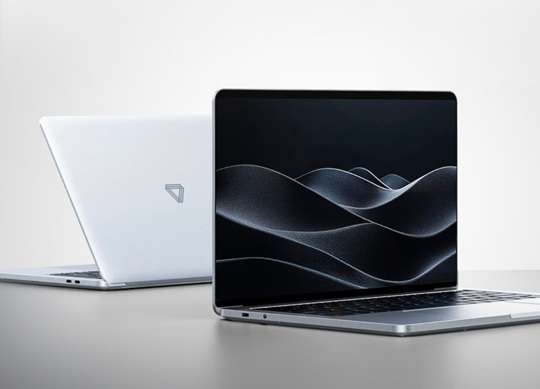 摩尔线程AI电脑预售价9999元PC角度，整体谈一下。先说这个价格，真的不算便宜