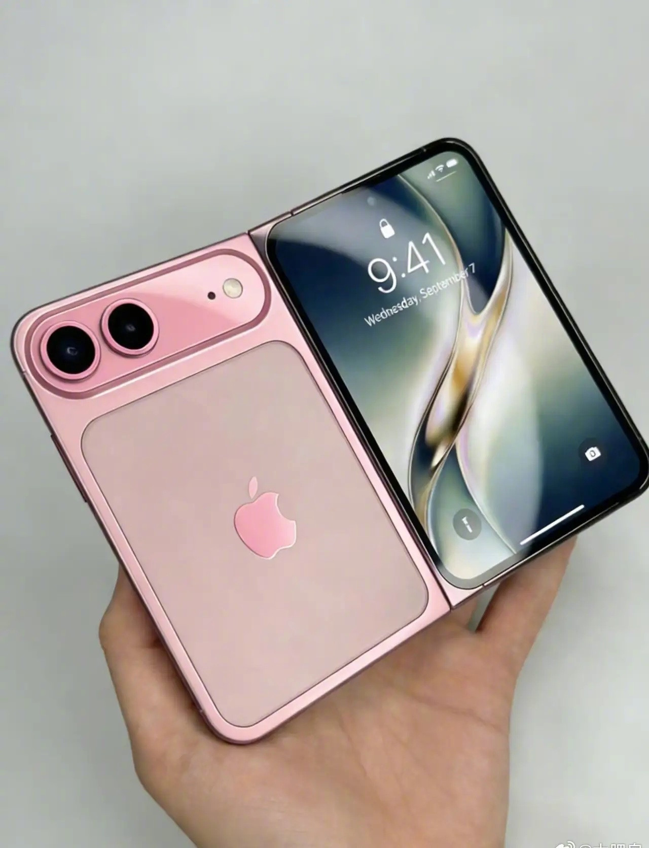 苹果折叠屏基本确认就是这个样子了，有点像是当年OPPO的小胖子折叠。你们喜欢吗？