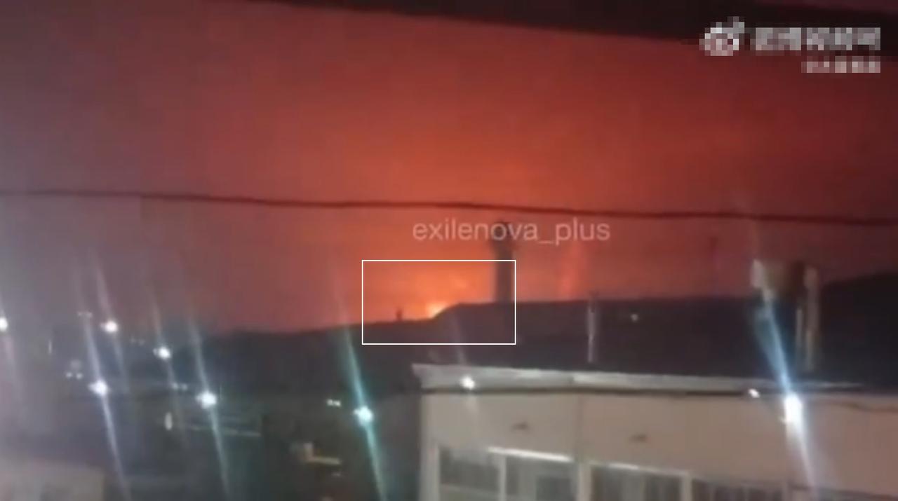 没完没了，炼油厂又被炸了！今天凌晨，俄罗斯克拉斯诺达尔地区最大的炼油厂——阿