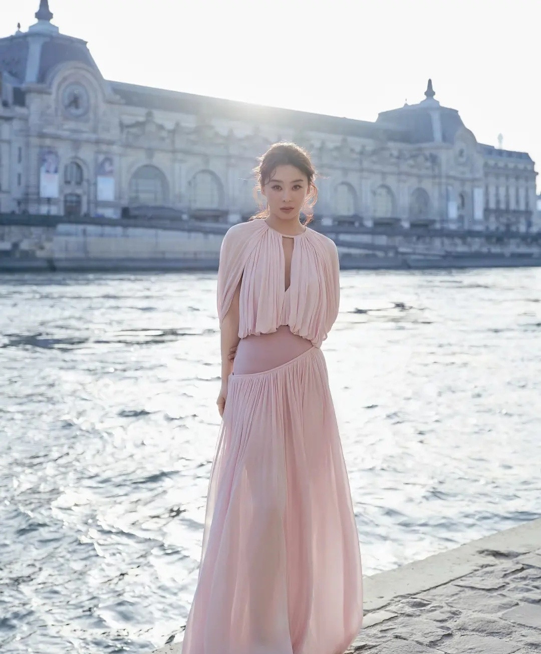 当年要不是于正非要让她演绝世大美女，她现在85花应该有一席之地。