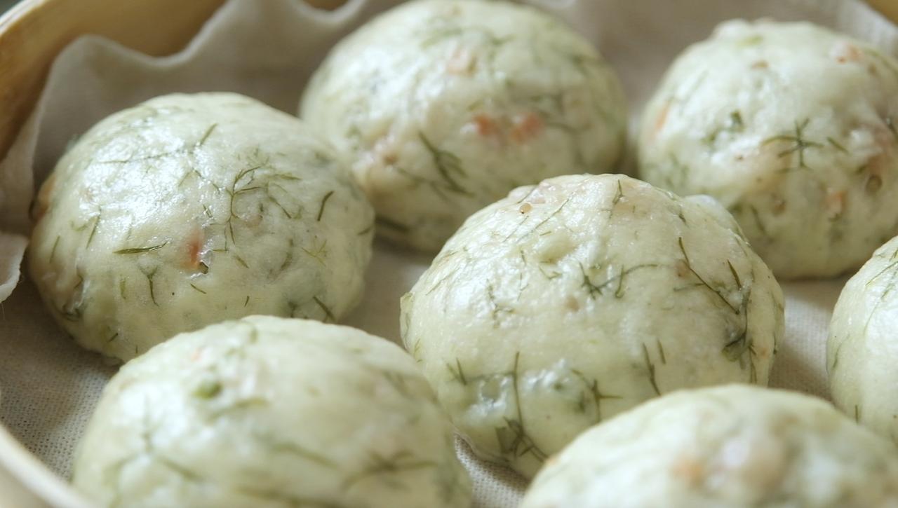 这馒头好像穿了碎花裙呀！周末用扶阳菜--茴香菜做了锅茴香山药馒头，当然了，主力军