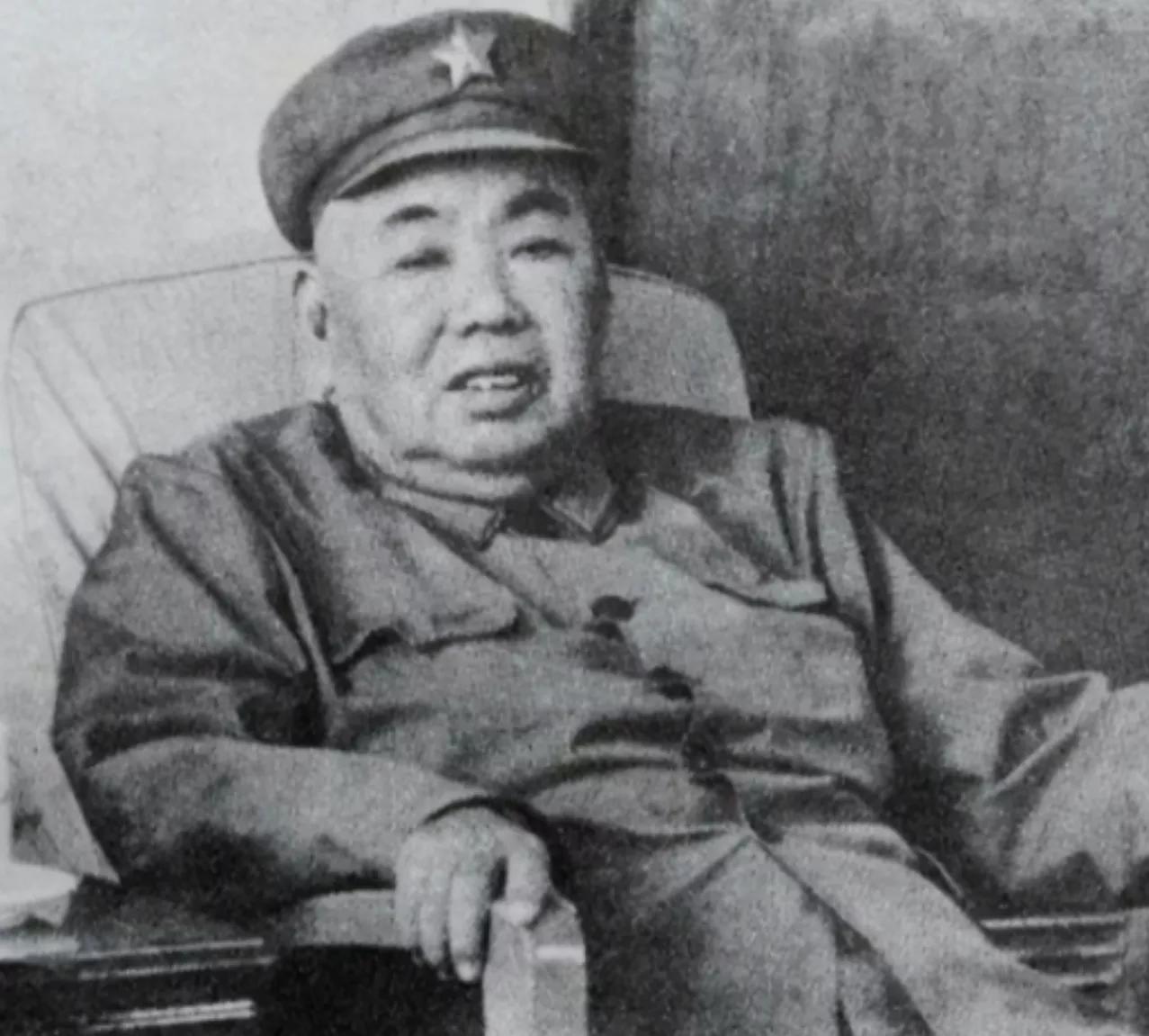 1976年许世友来到毛主席故乡韶山，就在喝酒时，许世友女儿突然上前耳语，许世