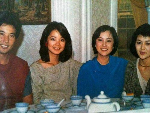 甄珍漂亮，陈红也漂亮，但个人感觉陈红更漂亮，陈红每张照片都好美，甄珍偶尔有那么一