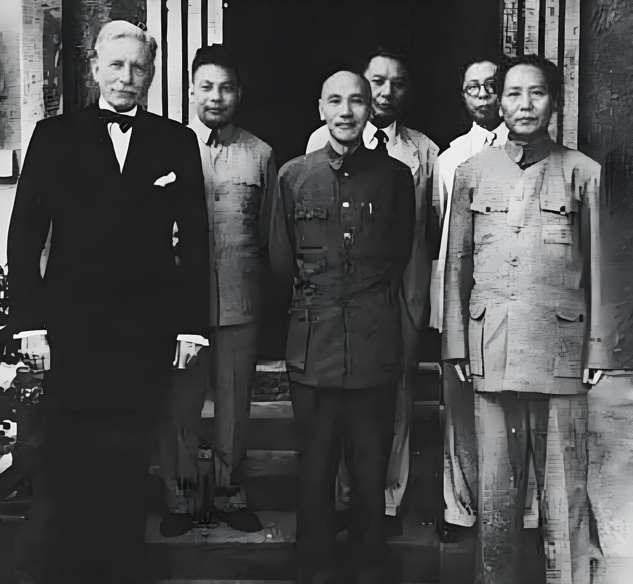 蒋介石在自己的日记里坦诚吐露，当年重庆谈判时选择让伟人安全离开，核心原因有两点