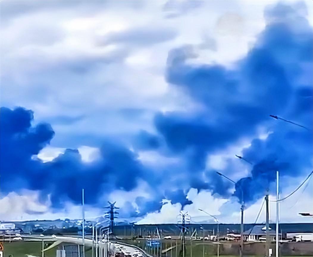 俄四座军用机场遭空袭，多架图-95MS战略轰炸机被摧毁。6月1日当天，乌克兰安全