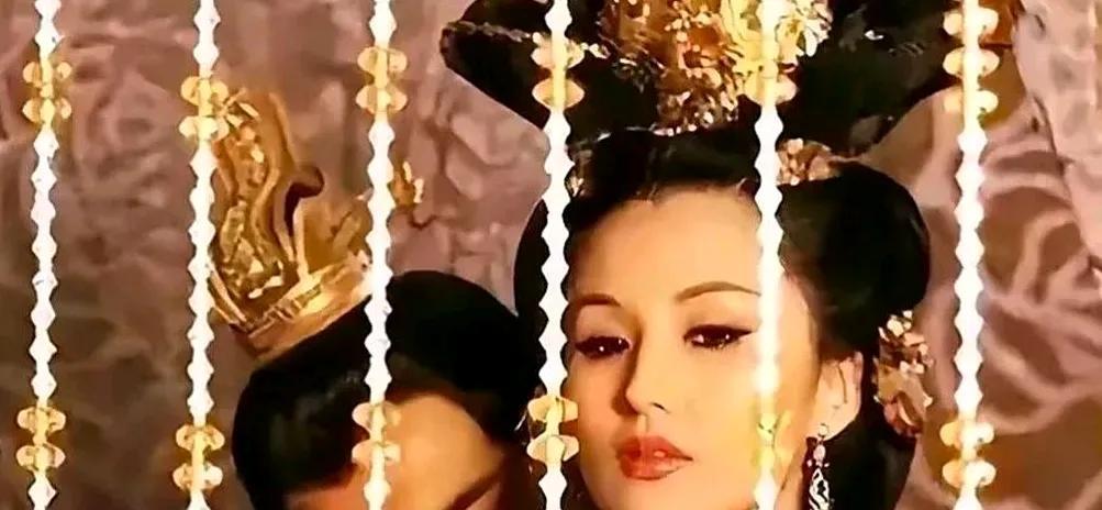 一日，后梁将军葛周正跟妖艳的小妾嬉闹，突然有一小兵求见，他便传召入内。谁知，这个