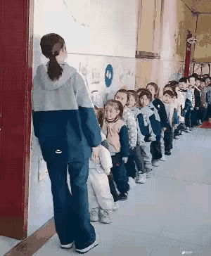 老师巧施连环计，学生倒了一大片[捂脸哭]