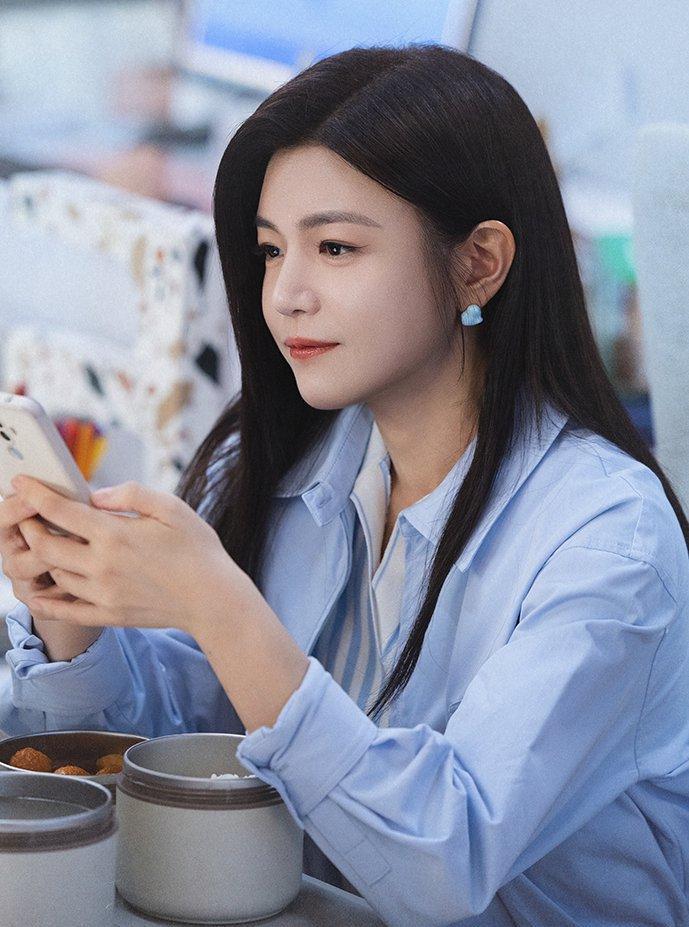 **把“独立宣言”做成商业弹药，才是娱乐圈最顶级的清醒。**陈妍希最近每句关