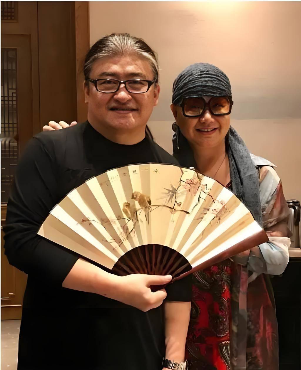 查了一下刘欢的妻子，才明白刘欢这一生最爱的人居然身份也不简单，女儿去年才结婚。
