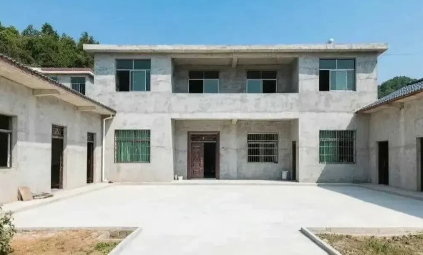 这哪里是自建房，这是男人奋斗的目标啊。[爱心][爱心][爱心]
