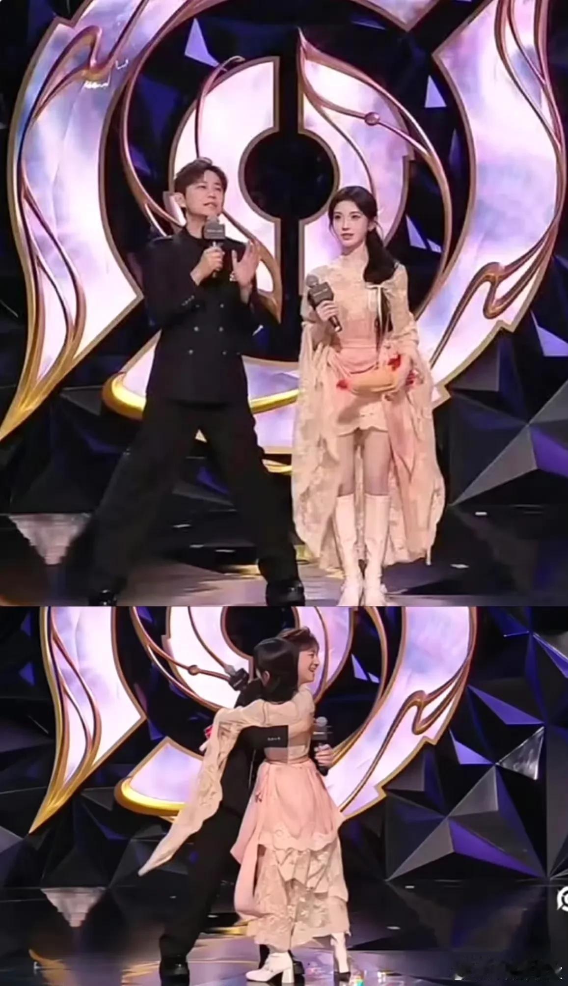 鞠婧祎也是挺腥风血雨的,那边才因为和何炅的同框被质疑身高有没有1米5,这边又因为