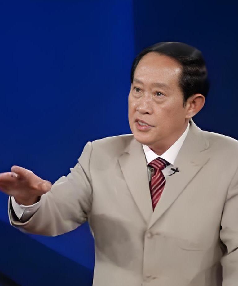 王立群教授说：“喜欢权力的领导，一般不会重用能力强的人，也不会重用老实能干的人，