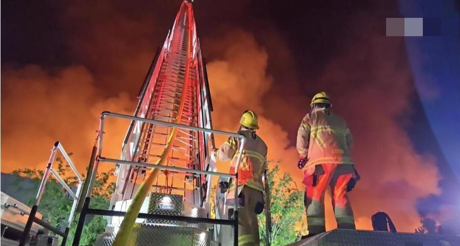 一把火烧掉1.56亿美元！加州29岁打工人一把火，烧得全美资本家彻夜难眠