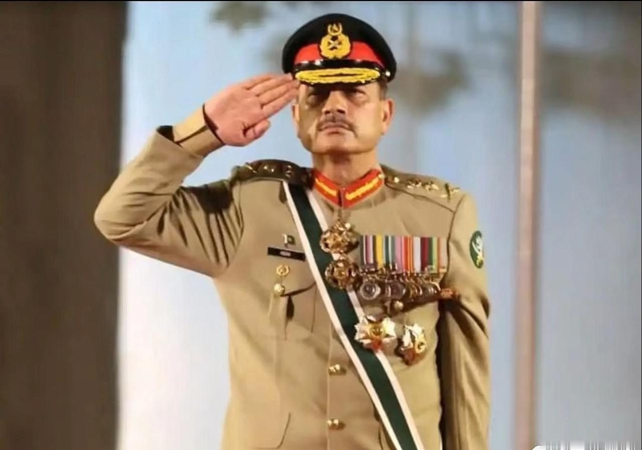 巴基斯坦参议院通过法案，赋予陆军元帅、陆军参谋长穆尼尔终身法律豁免权，并赋予他实