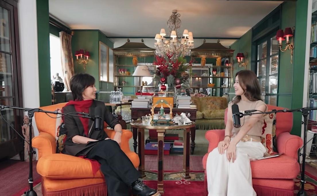 看章泽天去刘嘉玲家里做节目，本来还吐槽下刘嘉玲这房子装修太俗了，大红大绿的，看着