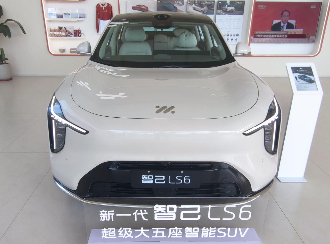 超级大五座智能SUV《智己LS6》全新一代智己LS6是上汽集团智己汽车旗下