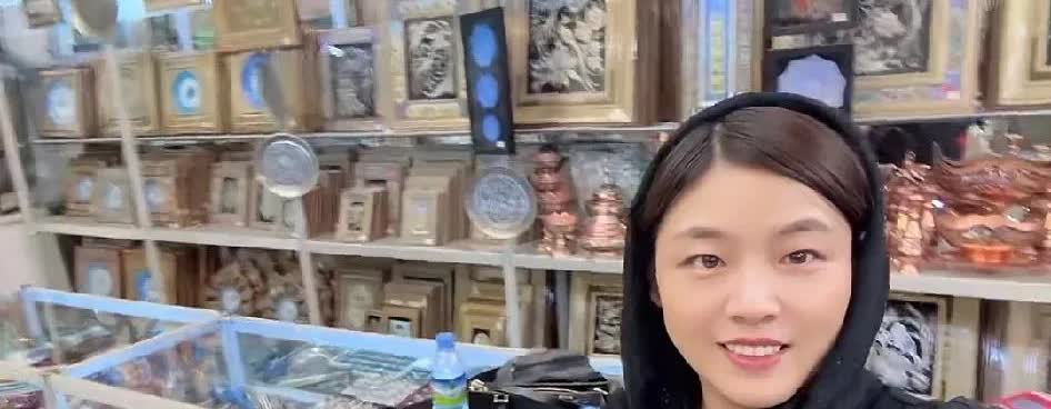 远嫁伊朗的中国女孩回国避难，却被中国网友嘲讽：“心中有国，埋哪里都一样”女子
