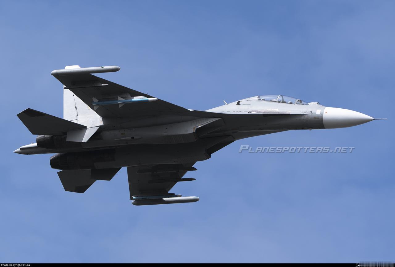 海军前些年的拳头部队，白头雕苏-30MK2，海空雄鹰团。这两架白头雕没有挂载苏制