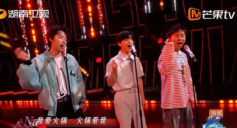谢娜真的要和老公抢饭碗了，两场演唱会爆满，半个娱乐圈都去捧场，如今她又趁热打铁，