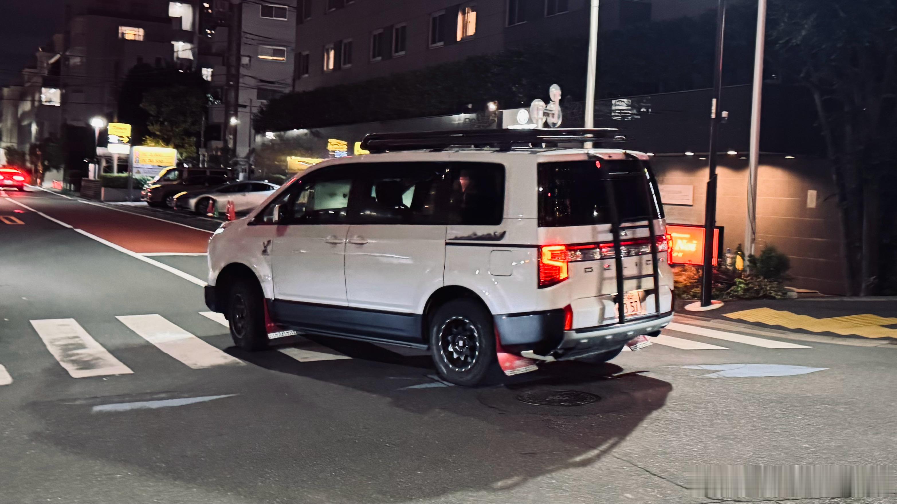 红色拉力挡泥板的三菱得利卡，好帅！[比心]凯文聊车​​​