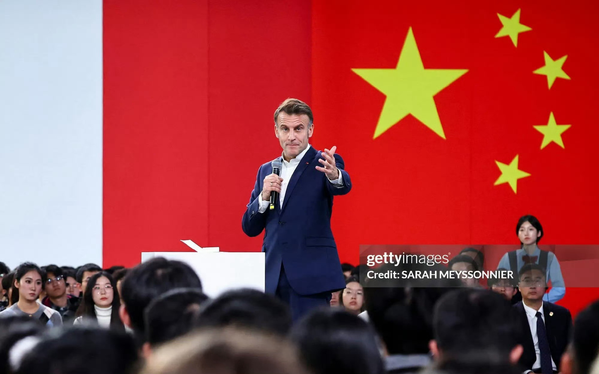 法新社镜头下的马克龙身材又好又有型特man