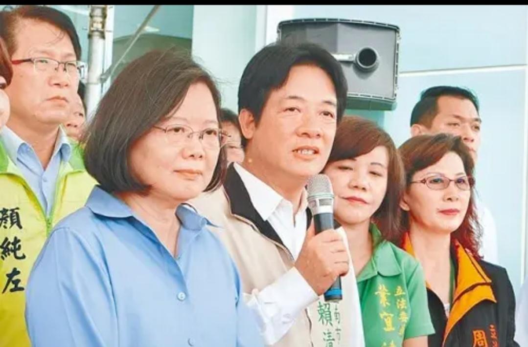 台湾问题现在已经摆在桌面上，不是考虑和平统一还是武力统一的问题，也不是有没有能力